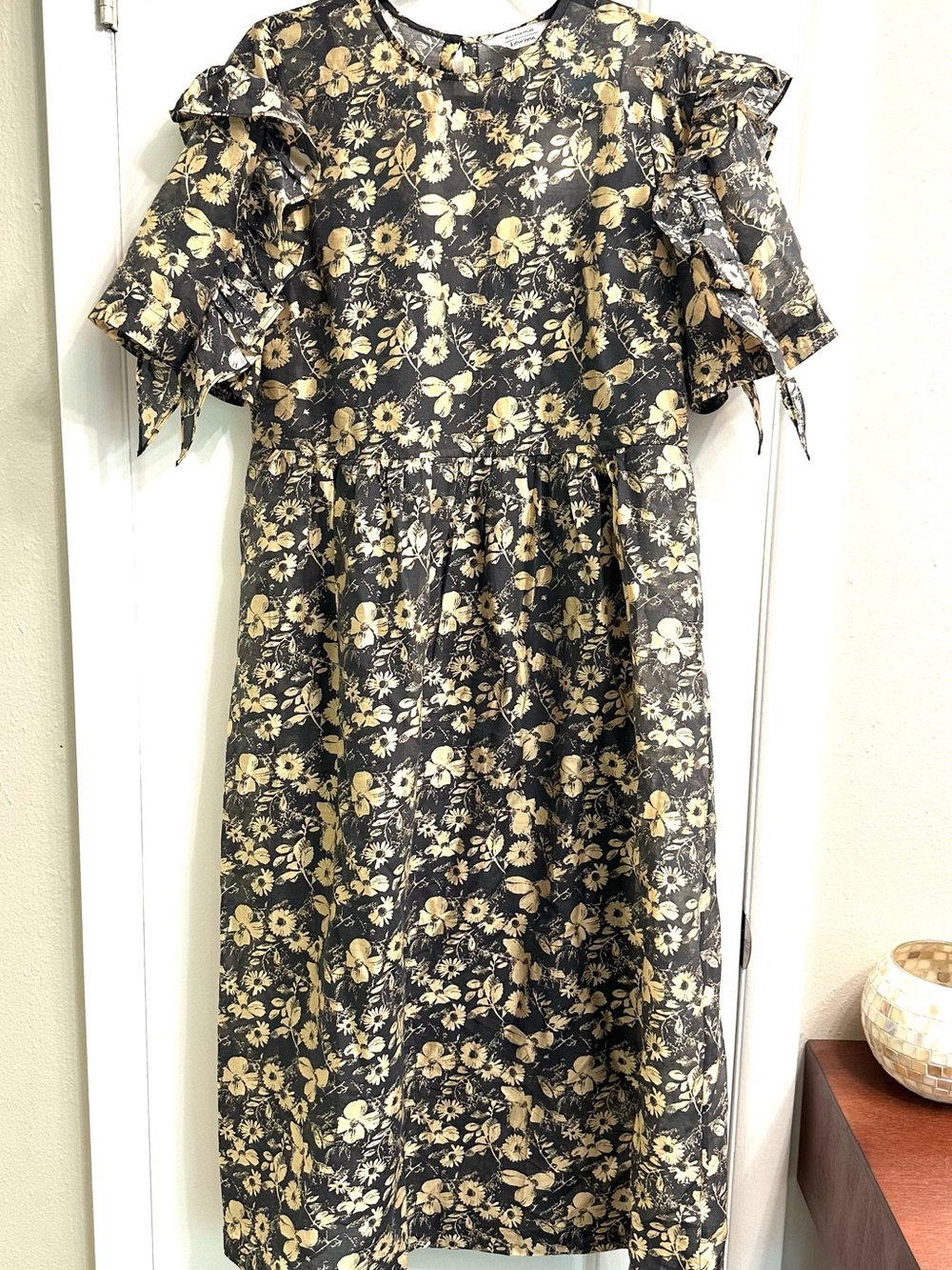 & Other Stories Frill Sleeve Black and Cream Floral Midi Dress Women 4 Tencel